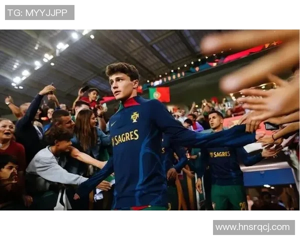 若昂内维斯:从新星崛起到足球赛场的璀璨之路 若昂内维斯:从新星崛起到足球赛场的璀璨之路