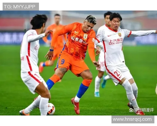 中超激战青岛队迎战上海队双方争夺积分与荣誉的巅峰对决