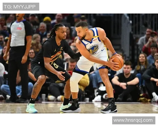 勇士与雷霆精彩对决回放分析赛场亮点与球员表现全景回顾