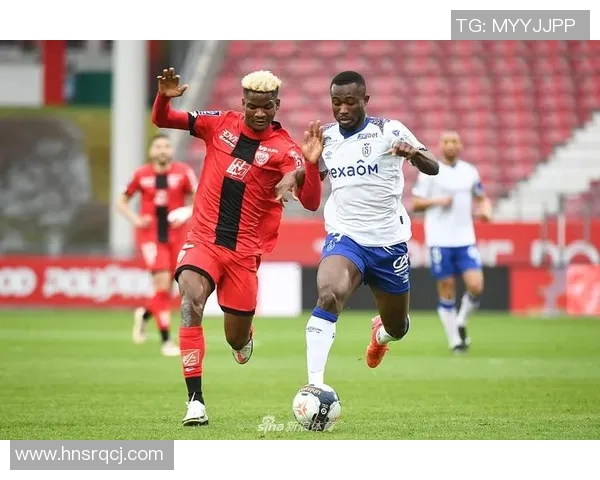 第戎与兰斯的激烈对决引发热议球迷们的观点碰撞与分析