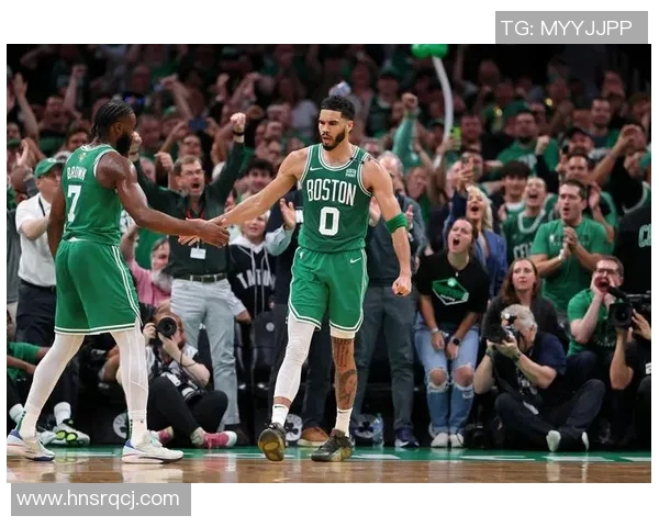 绿军与热火激战正酣谁能在季后赛中笑到最后